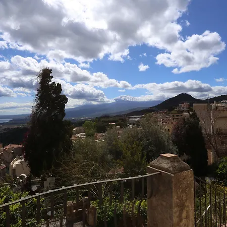 לינה וארוחת בוקר Casa Cuseni, Patrimonio Culturale Immateriale Unesco טאורמינה